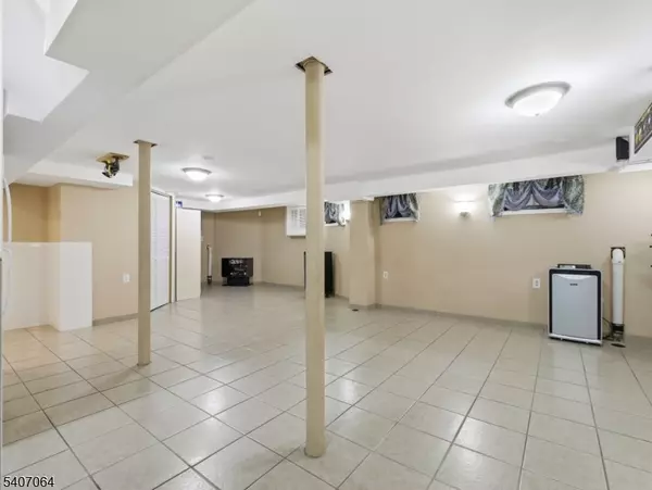 Paterson City, NJ 07504,768 E 25Th St