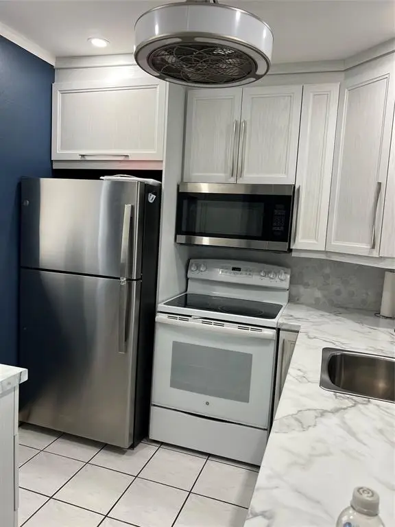 Lauderdale Lakes, FL 33319,3505 NW 48th Ave #507-N