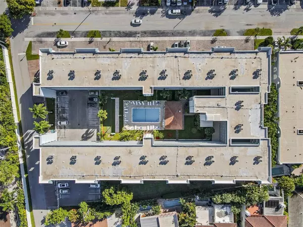 Lauderdale By The Sea, FL 33308,4629 Poinciana St #506