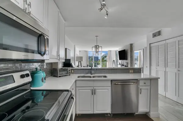 Pompano Beach, FL 33062,1609 N Riverside Dr #304