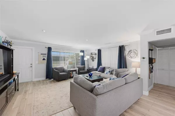 Lantana, FL 33462,807 W Ocean Ave