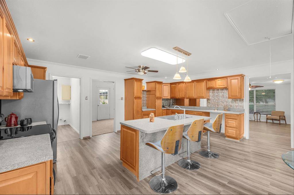 328 Creekview Meadows Drive, Springtown, TX 76082