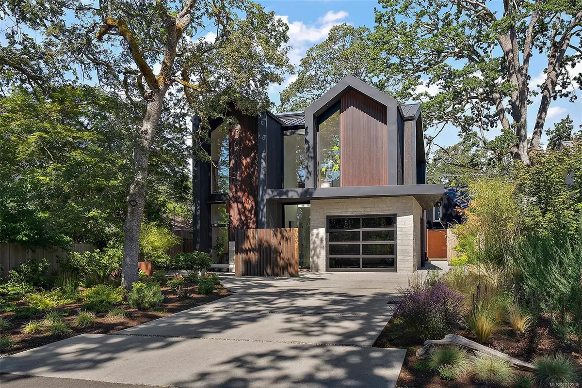862 Somenos St, Victoria, BC V8S 4A6