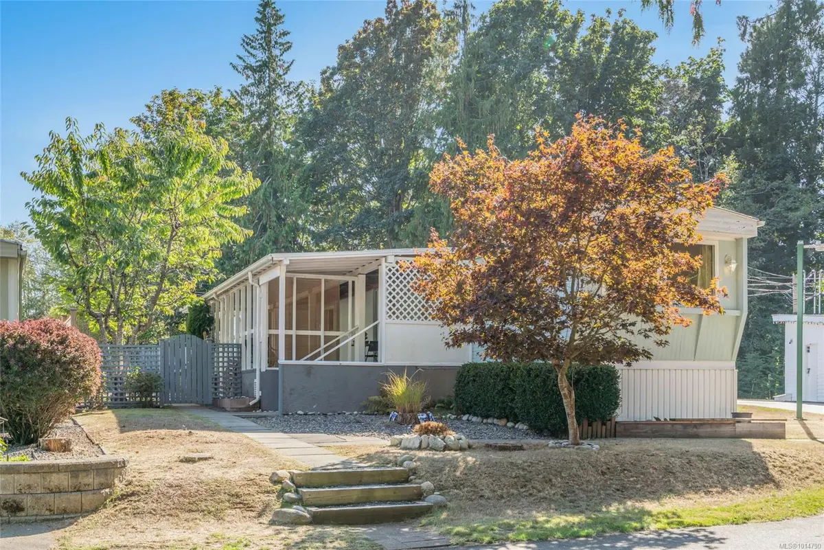 575 Arbutus St #16, Qualicum Beach, BC V9K 1P2