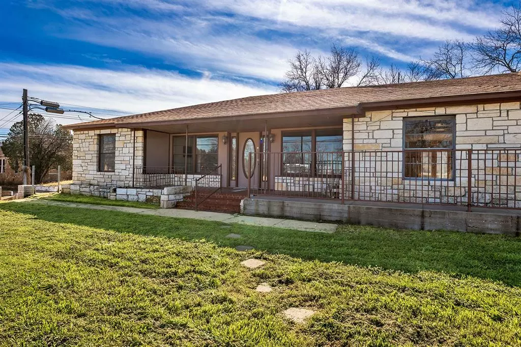 Brady, TX 76825,104 E Fifth Street