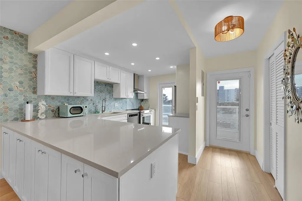 Pompano Beach, FL 33062,2731 NE 14th St Cswy #421