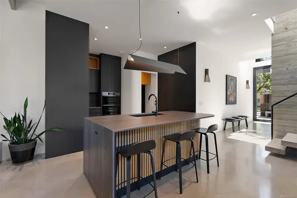 862 Somenos St, Victoria, BC V8S 4A6