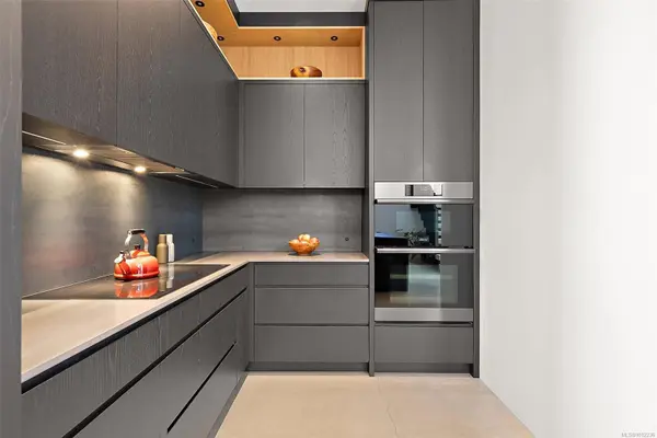 862 Somenos St, Victoria, BC V8S 4A6