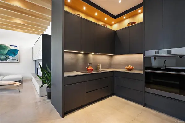 862 Somenos St, Victoria, BC V8S 4A6