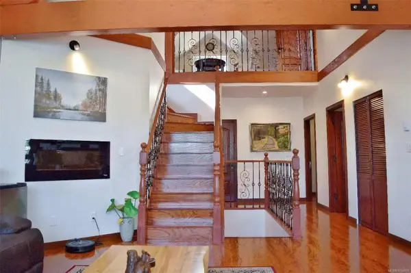 4037 Nelthorpe St, Saanich, BC V8X 2A2