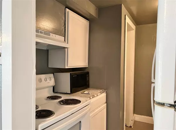 Ennis, TX 75119,305 S Preston Street #B