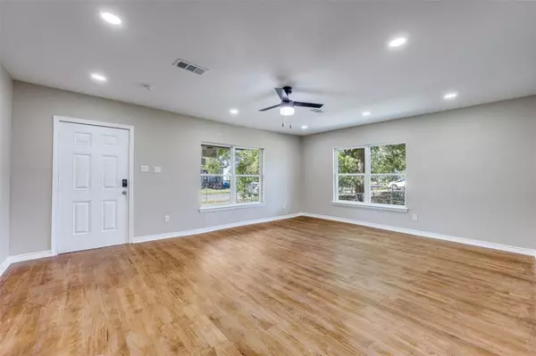 Denison, TX 75020,609 W Owings Street