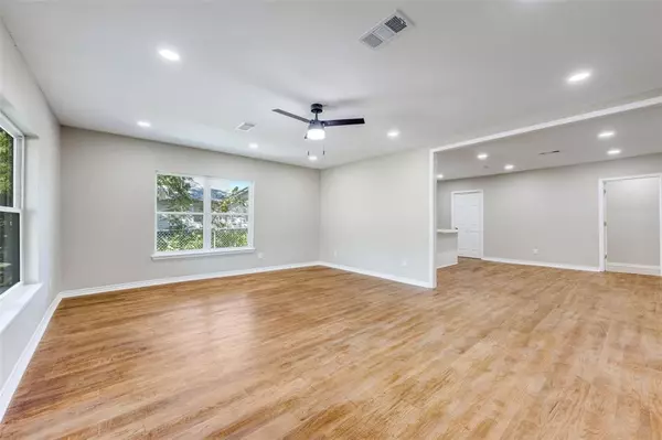 Denison, TX 75020,609 W Owings Street