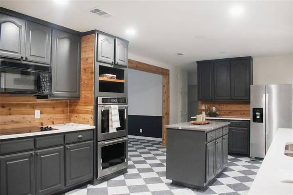 2808 Peachtree Lane, Pantego, TX 76013