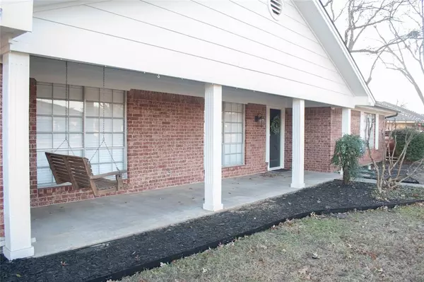 Pantego, TX 76013,2808 Peachtree Lane