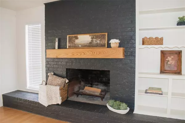 Pantego, TX 76013,2808 Peachtree Lane