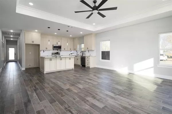 Whitewright, TX 75491,302 W Pine Street