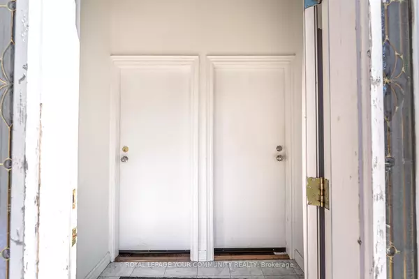 Toronto C01, ON M6J 3C5,149 Dovercourt RD #Upper