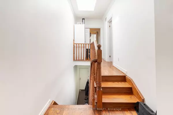 Toronto C01, ON M6J 3C5,149 Dovercourt RD #Upper