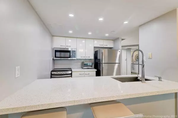 Toronto C01, ON M5G 2K5,38 Elm ST #2202