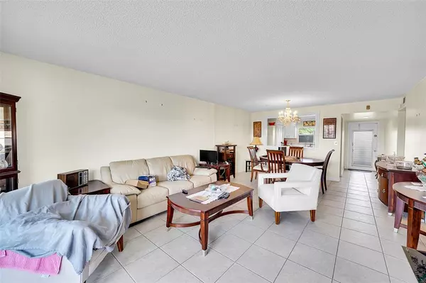 Sunrise, FL 33322,9020 Sunrise Lakes Blvd #306