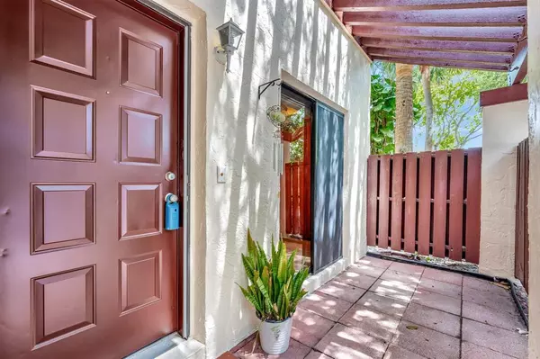 Coconut Creek, FL 33066,3725 Carambola Cir #2824