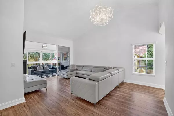 Lauderdale By The Sea, FL 33062,2121 S Ocean Blvd #603