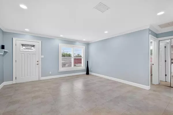 Other City - In The State Of Florida, FL 33710,1201 N Tyrone Blvd N