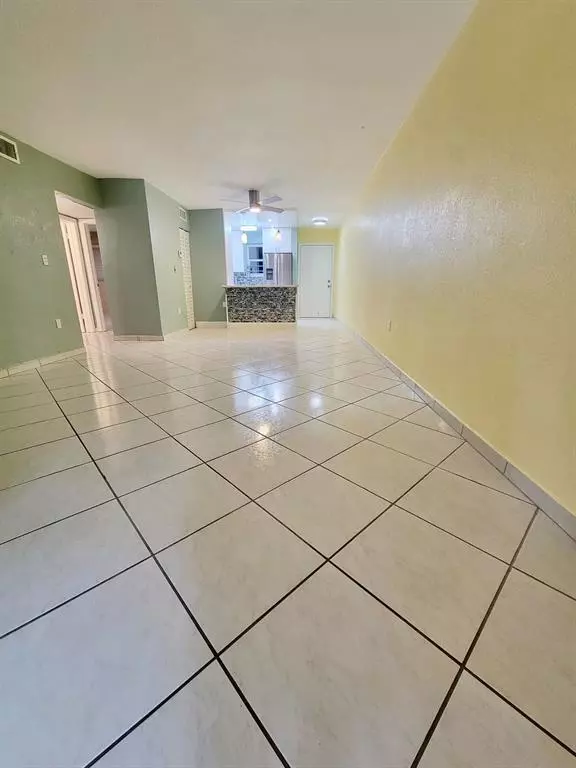 Hialeah, FL 33012,1890 W 56th St #1113