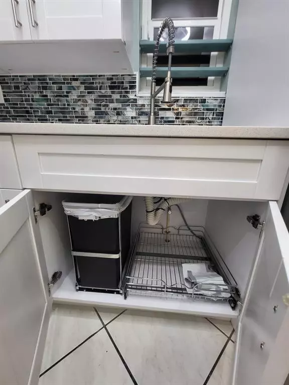 Hialeah, FL 33012,1890 W 56th St #1113