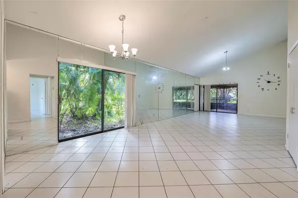 Lauderhill, FL 33319,5614 Hammock Ln #113