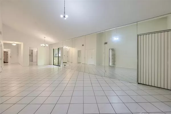 Lauderhill, FL 33319,5614 Hammock Ln #113