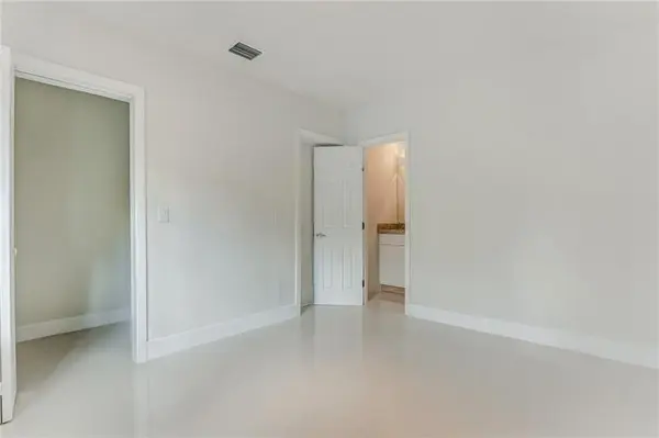 Miami, FL 33127,5715 NW 6th Ave