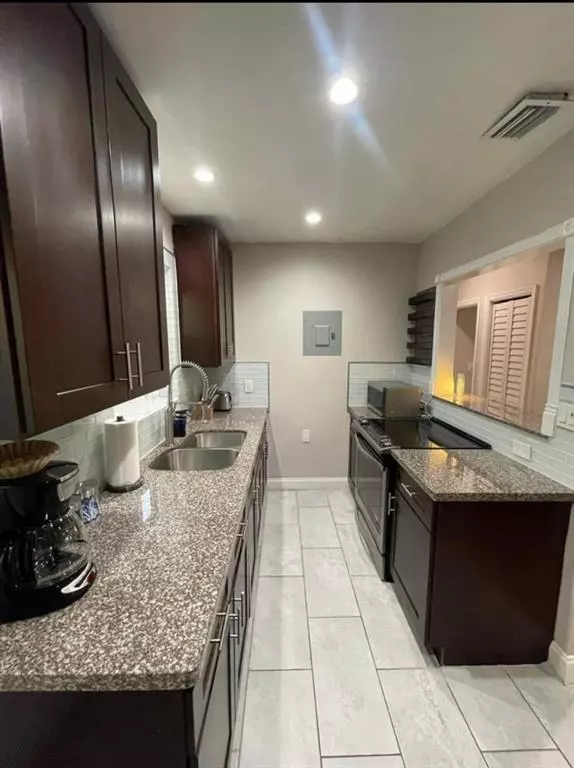 Fort Lauderdale, FL 33315,402 SW 12th St