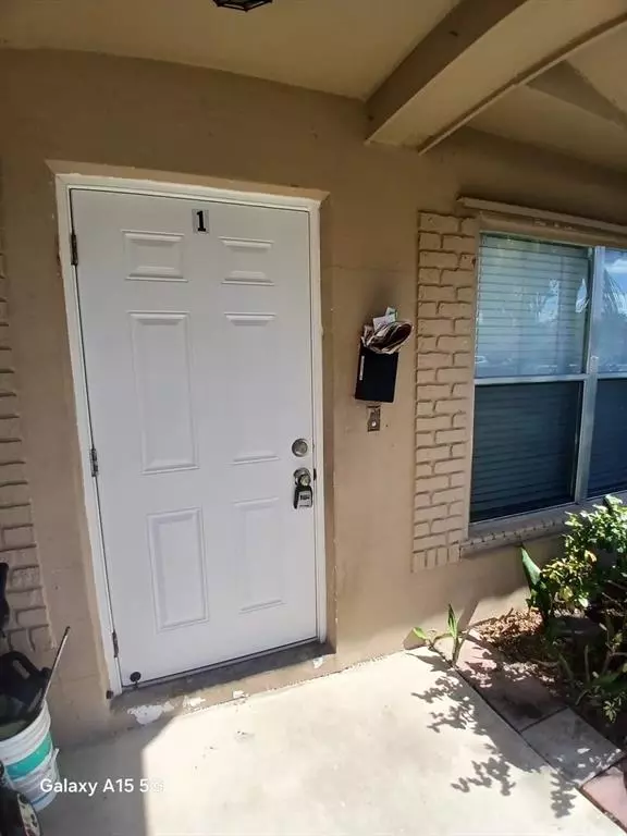 Coral Springs, FL 33065,4117 Riverside Dr #1