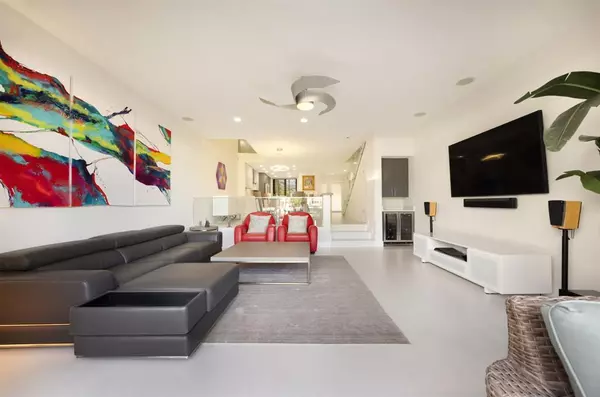 Fort Lauderdale, FL 33301,424 Hendricks Isle #6