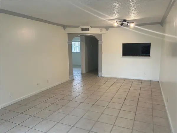 Tamarac, FL 33321,8000 Fairview Dr #102