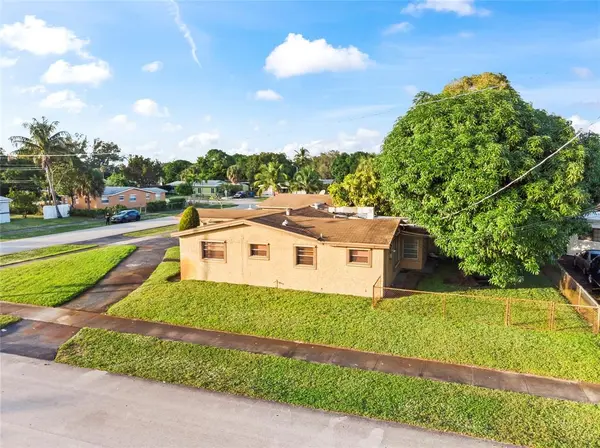 Lauderhill, FL 33311,820 NW 38th Ave