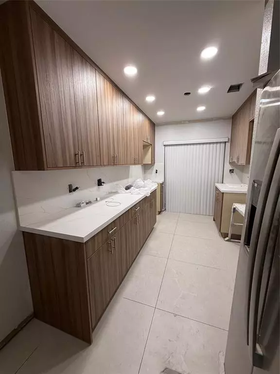 Hialeah, FL 33018,3526 W 76th St #203