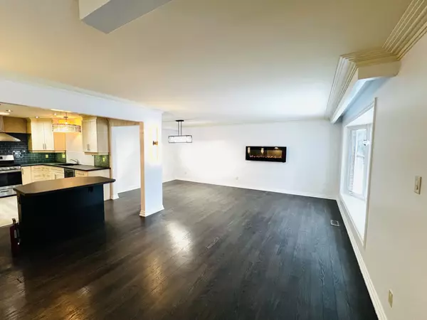 Barrie, ON L4M 2E7,48 Steel ST #MAIN