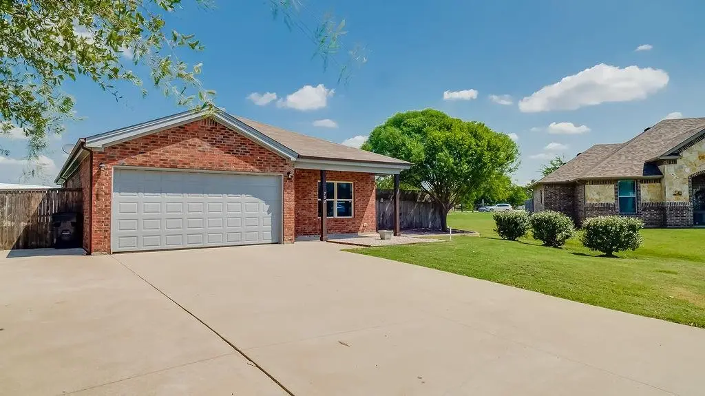 702 Dixie Lane, Whitewright, TX 75491