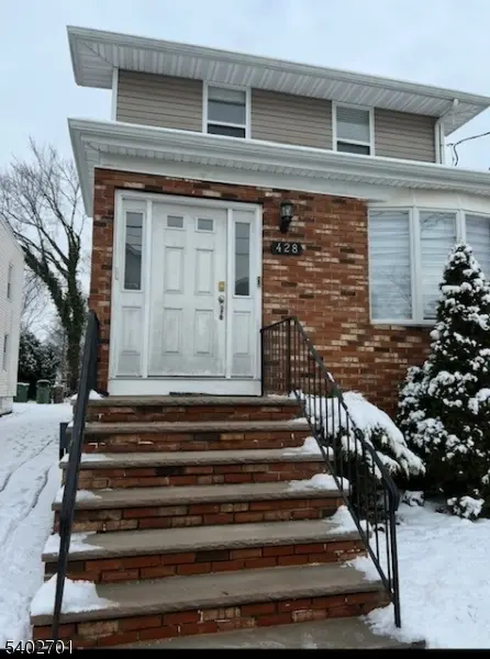 Linden City, NJ 07036,428 Brook St #1