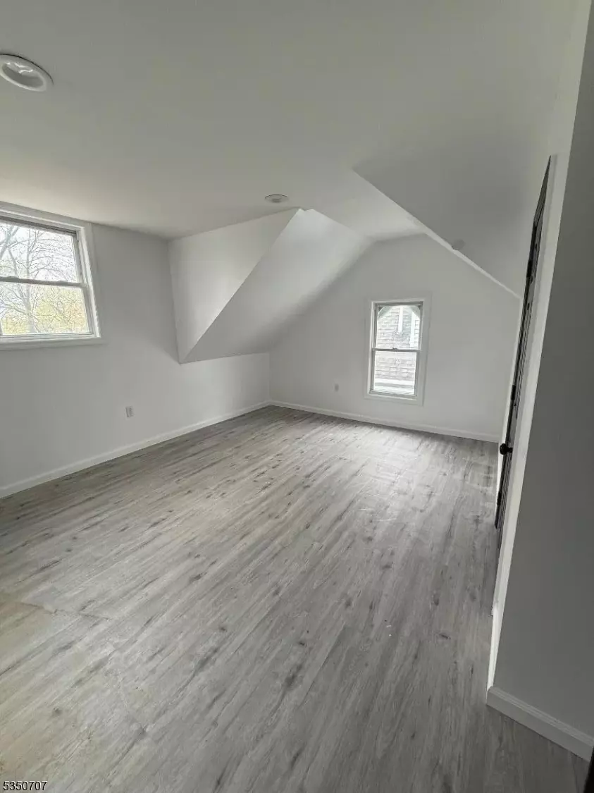 East Orange City, NJ 07018,15 Winthrop Ter #2