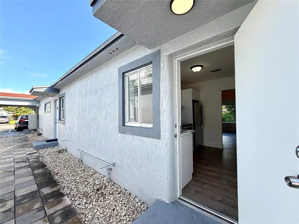 Hallandale Beach, FL 33009,614 NE 3rd St #3