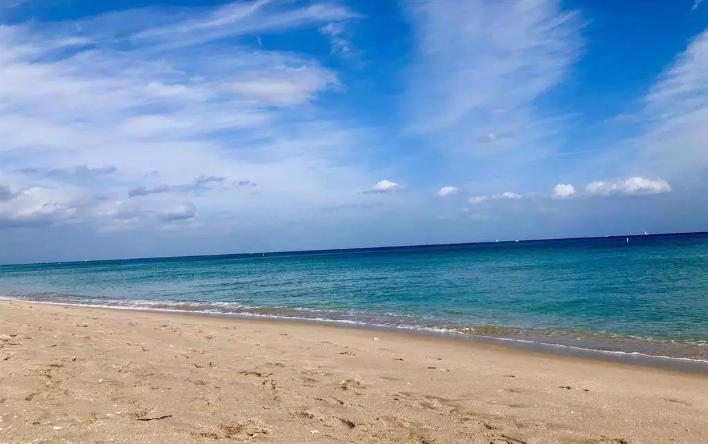 Lauderdale By The Sea, FL 33308,6000 N Ocean Blvd #1D
