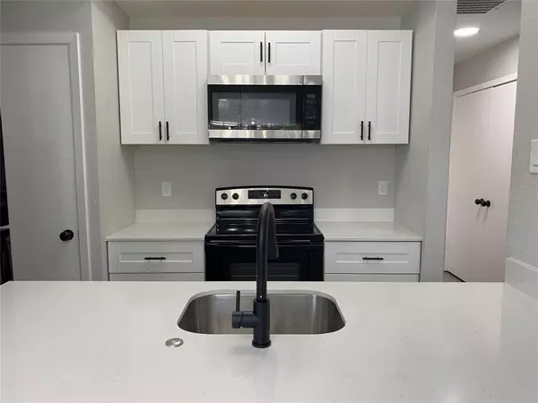 Dallas, TX 75231,8601 Park Lane #523