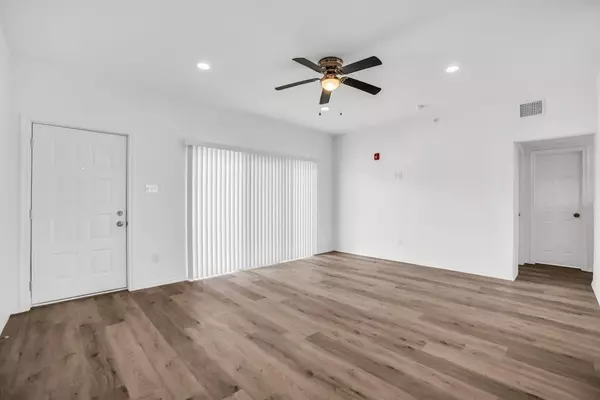 Dallas, TX 75230,11218 Park Central Place #C