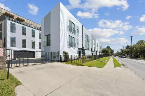 Dallas, TX 75206,4901 Live Oak Street