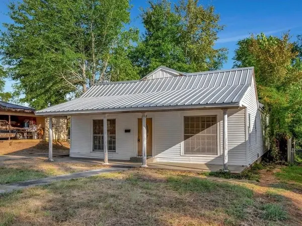 511 Woodlawn Street, Henderson, TX 75652