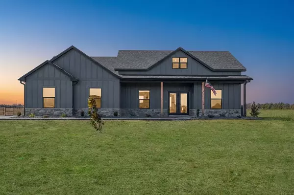 Sumner, TX 75486,213 Private Road 33083